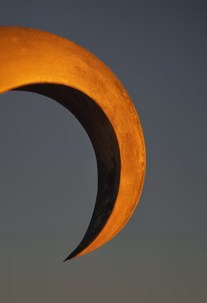 Abstract Crescent